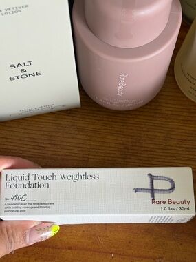 Rare Beauty Liquid Touch Weightless Foundation - Shade 490C